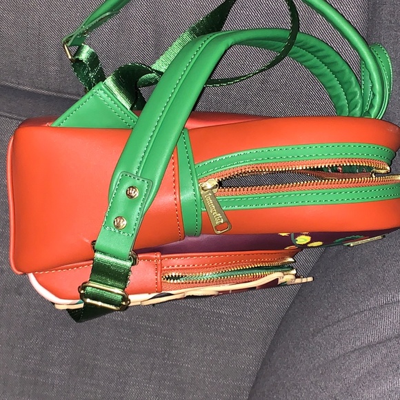 Loungefly 🎄Mickey & Minnie 🎄 Hot Cocoa Fireplace Backpack & Wallet Set - Picture 7 of 15